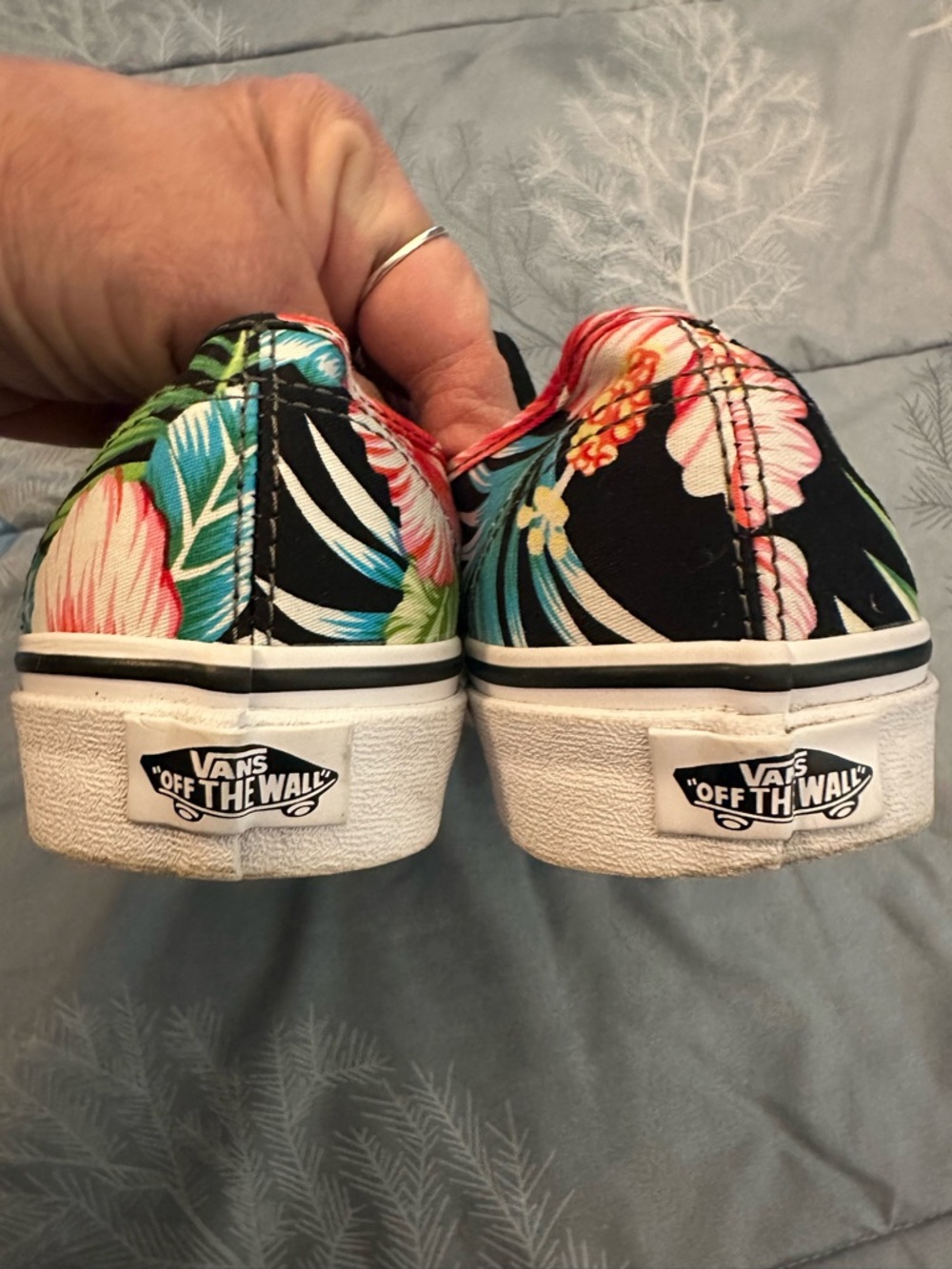 Like New Vans Floral Hawaiian Black Colorway sneakers sz W8 M 6.5 - Picture 4 of 10